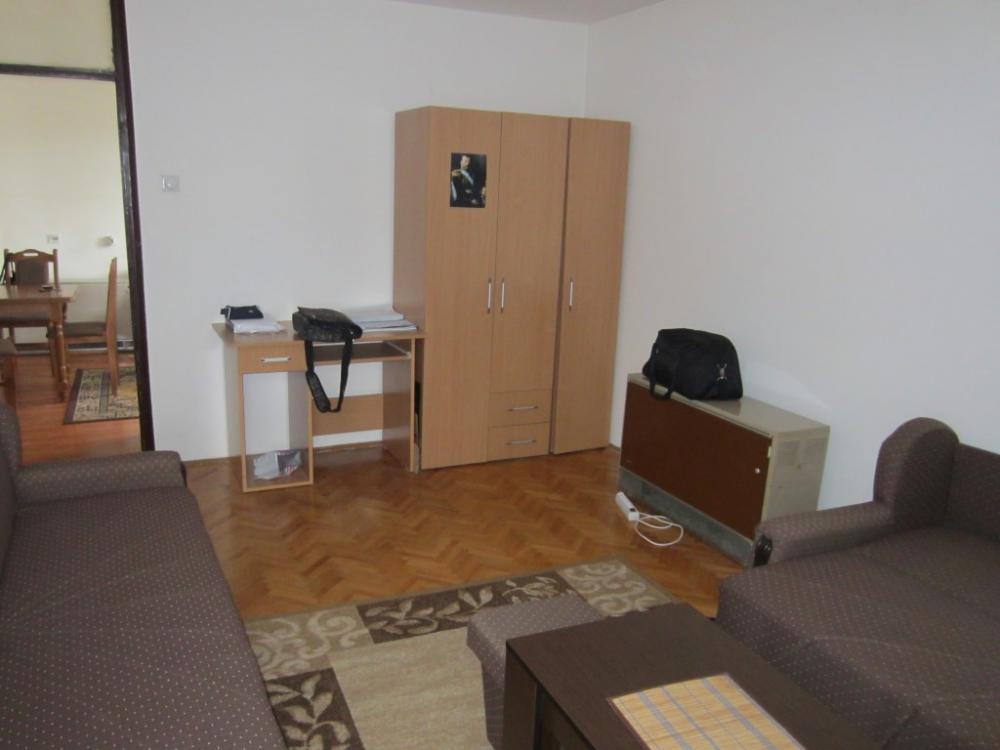 Slika 1 - Dvosoban, 55m2, Matematički fakultet (PMF) Niš, sa terasom